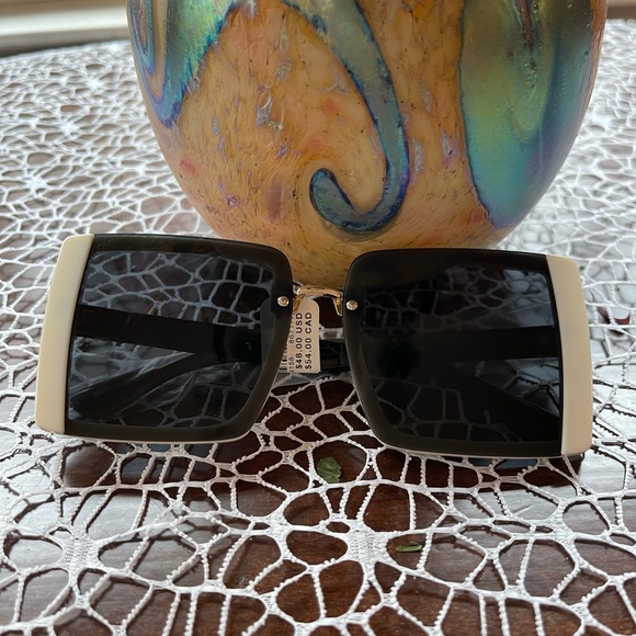 Anthropologie NWT Eyeking square color block sunglasses. Sold out @anthro. - Picture 7 of 9